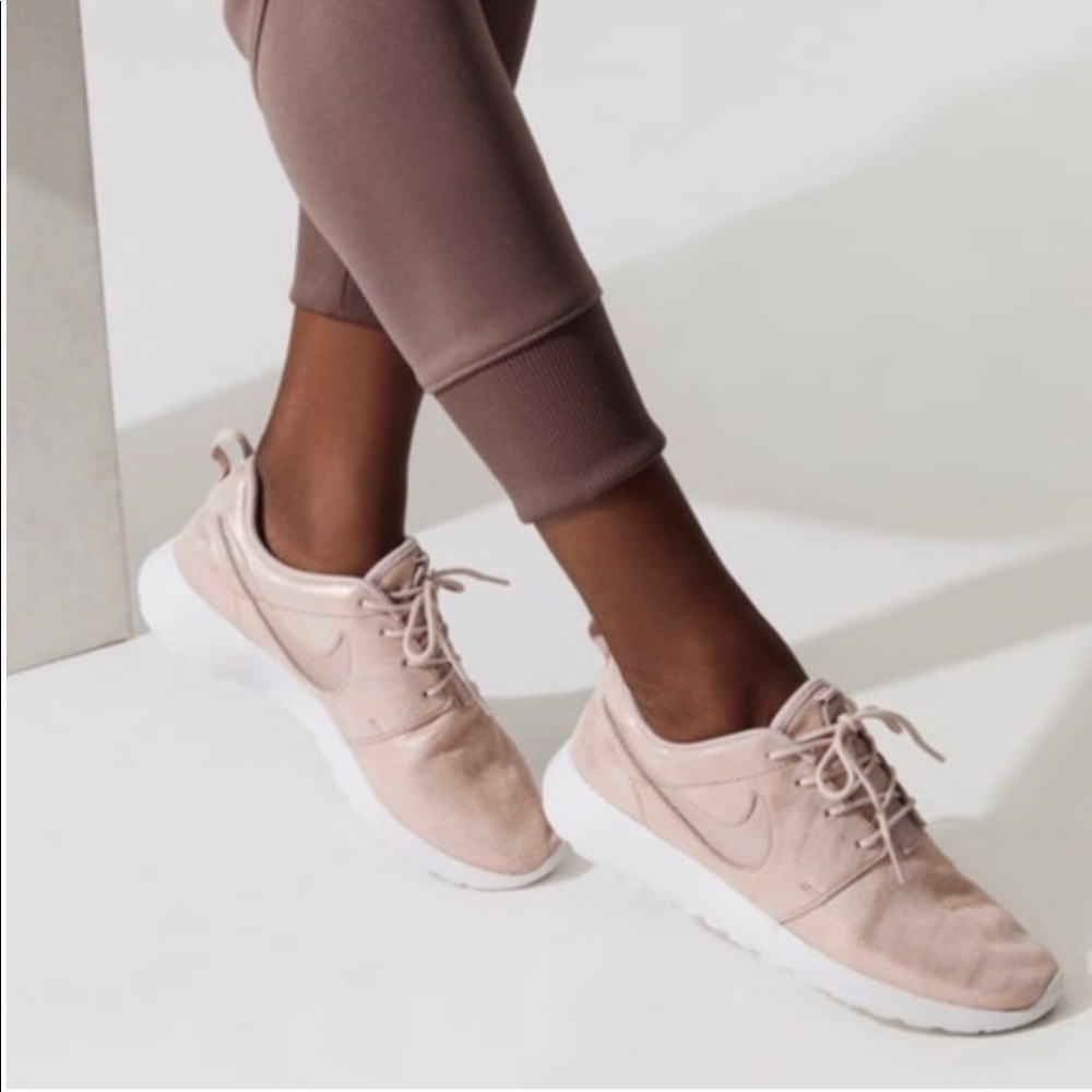 Nike Rose Gold Metallic Roshe One sneakers